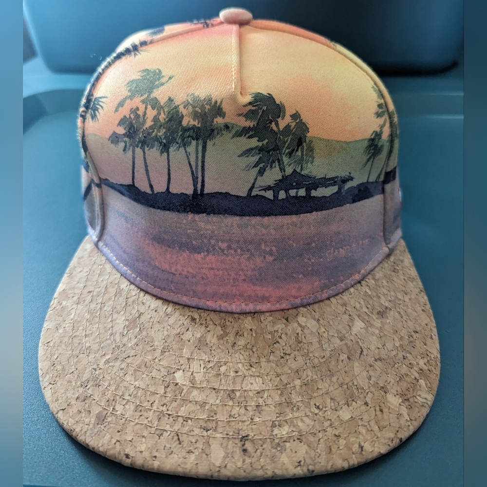 Nuzada hat with wood bill
